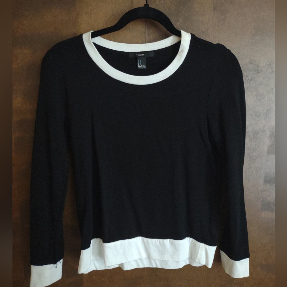 Women's Forever 21 Black & White Top || Small